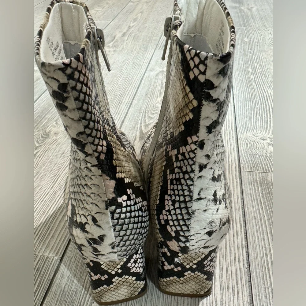 Cocoa Faux Snakeskin Ankle Boots Size 8.5, Vegan Leather, 2.25 inch heel - Picture 8 of 9